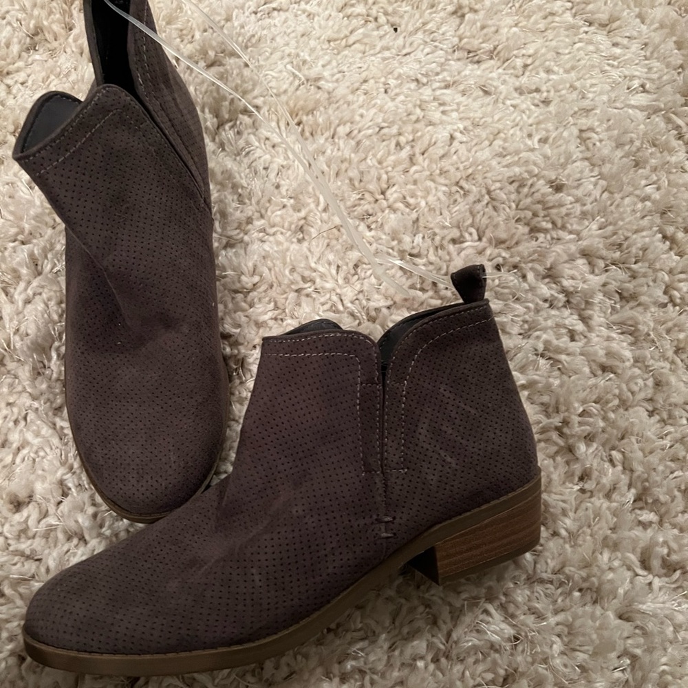 Universal Threads Booties Size 8